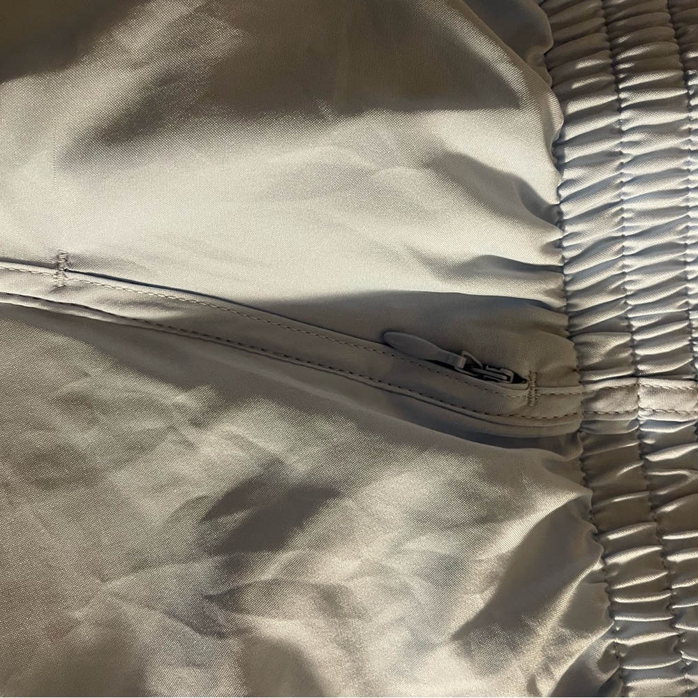 288. Under Armor Running Short, Size XL, EUC - Picture 5 of 5
